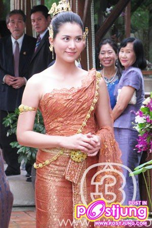 มาดูกันว่าดาราสาวๆเค้าใส่ชุดไทยกัน แล้วจะสวยแค่ไหน (อาจจะมีคนที่คุณชอบก็ได้ เข้ามาดูกัน มีหลายคนมาก)
