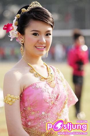มาดูกันว่าดาราสาวๆเค้าใส่ชุดไทยกัน แล้วจะสวยแค่ไหน (อาจจะมีคนที่คุณชอบก็ได้ เข้ามาดูกัน มีหลายคนมาก)