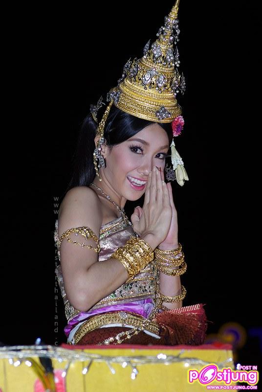ทำไม??? นางเอก-นางแบบสาวไทยไม่เลือกชุดไทยออกงานแทนที่จะใส่ชุดแบนร์ดเนม