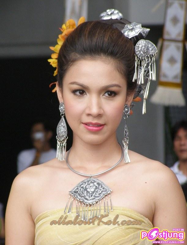 ทำไม??? นางเอก-นางแบบสาวไทยไม่เลือกชุดไทยออกงานแทนที่จะใส่ชุดแบนร์ดเนม