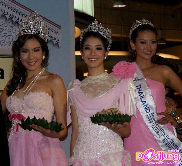 5 สาวงามร่วมงานเปิด "เทศกาลขนมไทยวันวาน" ณ ห้างสรรพสินค้า เซ็นทรัล รัตนาธิเบศถ์