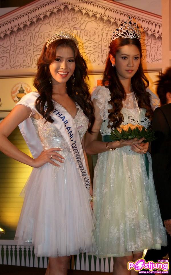 5 สาวงามร่วมงานเปิด "เทศกาลขนมไทยวันวาน" ณ ห้างสรรพสินค้า เซ็นทรัล รัตนาธิเบศถ์