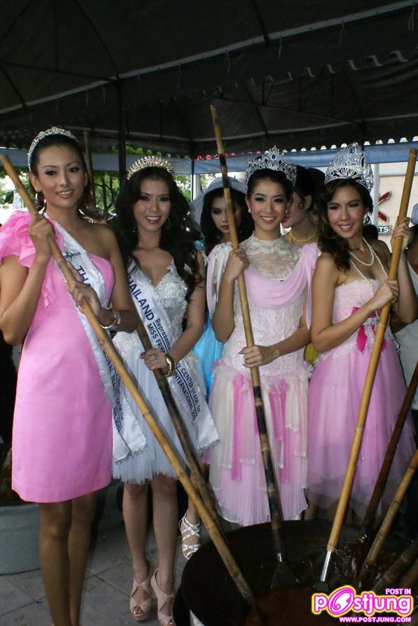 5 สาวงามร่วมงานเปิด "เทศกาลขนมไทยวันวาน" ณ ห้างสรรพสินค้า เซ็นทรัล รัตนาธิเบศถ์