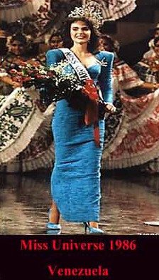 อมตะความงามแห่งชุดราตรีสีขาวบนเวที Miss Universe (ดูสิว่าสีอื่นๆจะสวยกว่าสีขาวไหมในแต่ละปี)