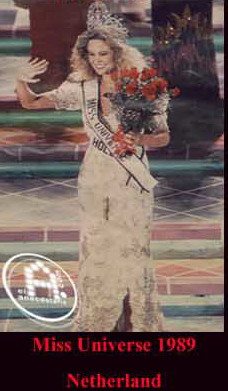 อมตะความงามแห่งชุดราตรีสีขาวบนเวที Miss Universe (ดูสิว่าสีอื่นๆจะสวยกว่าสีขาวไหมในแต่ละปี)