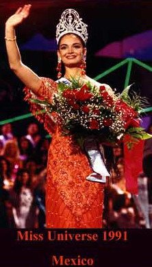 อมตะความงามแห่งชุดราตรีสีขาวบนเวที Miss Universe (ดูสิว่าสีอื่นๆจะสวยกว่าสีขาวไหมในแต่ละปี)
