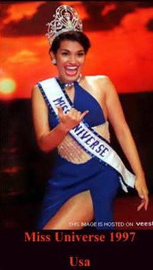 อมตะความงามแห่งชุดราตรีสีขาวบนเวที Miss Universe (ดูสิว่าสีอื่นๆจะสวยกว่าสีขาวไหมในแต่ละปี)