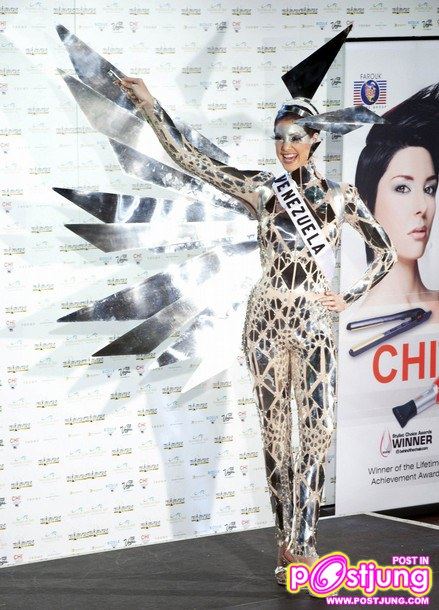 National Costume เริ่มแต่งตัวกันแล้ว (ขอเริ่มที่ประเทศไทยก่อนนะ ชื่อประเทศดูที่สายสะพายนะ)