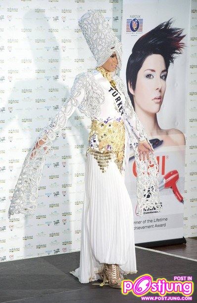 National Costume เริ่มแต่งตัวกันแล้ว (ขอเริ่มที่ประเทศไทยก่อนนะ ชื่อประเทศดูที่สายสะพายนะ)