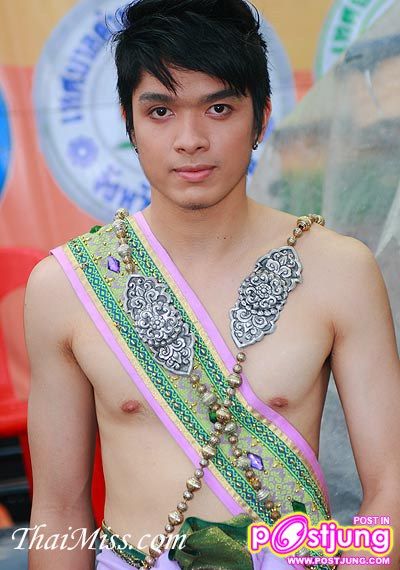 นายพีระวัฒน์ นวลประดิษฐ์