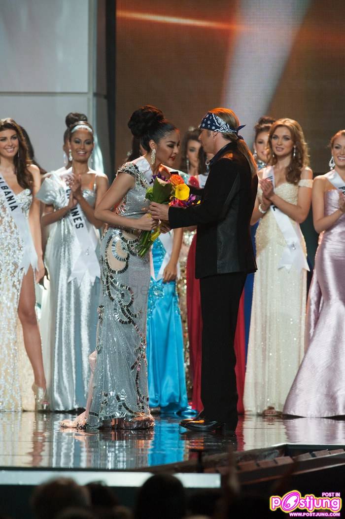 อีกครั้งกับคำว่า " THAILAND " ถึง 2 ครั้ง กับ 2 รางวัลบนเวที MU 2010 Photogenic และ National costume