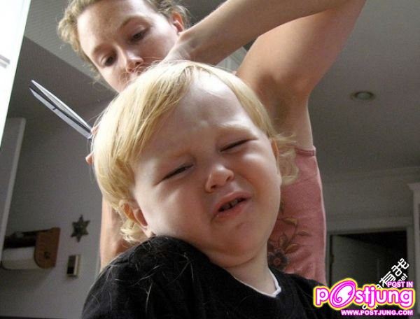 ตอนเด็กๆเวลาโดนจับตัดผมคุณเคยร้องไห้แบบนี้ไหม....???