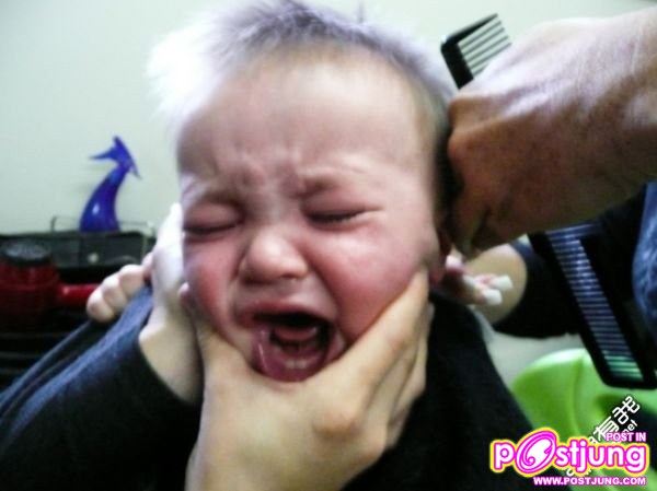 ตอนเด็กๆเวลาโดนจับตัดผมคุณเคยร้องไห้แบบนี้ไหม....???
