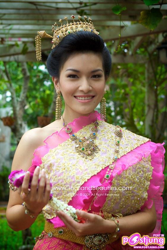 แบบที่ ๗ ชุดไทยจักรพรรดิ