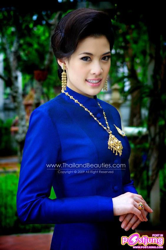 แบบที่ ๓ ชุดไทยอัมรินทร์