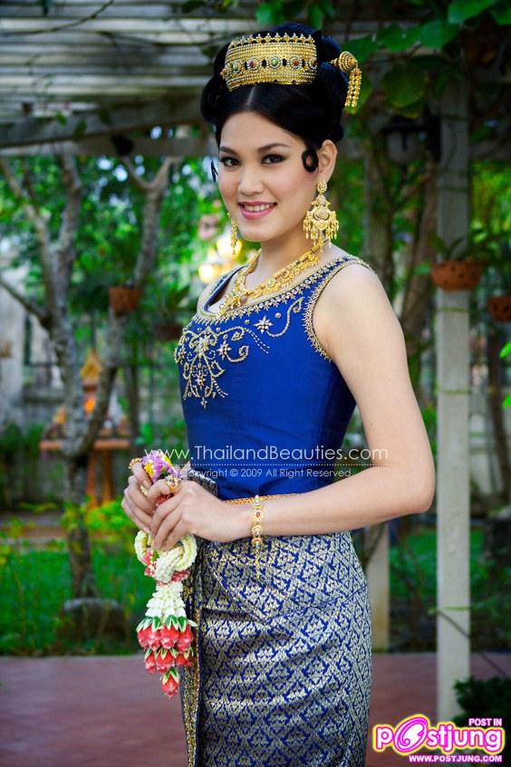 แบบที่ ๖ ชุดไทยดุสิต