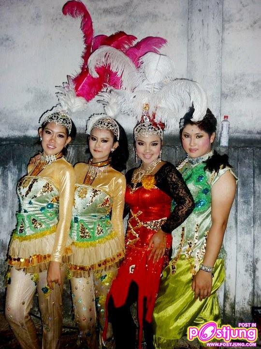 จักรินโชว์เต้น หางเครื่อง และ เปิดงาน  sme  2งานด้วยกัน