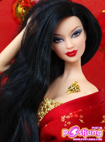 Miss Beauty Doll 2010 ประกวดกันที่ฮ่องกง ตัวแทนสาวไทยคือ นางสาวอภิชญา ไทยพิทักษ์ อายุ 20 ปี