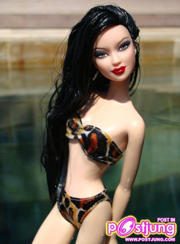 Miss Beauty Doll 2010 ประกวดกันที่ฮ่องกง ตัวแทนสาวไทยคือ นางสาวอภิชญา ไทยพิทักษ์ อายุ 20 ปี