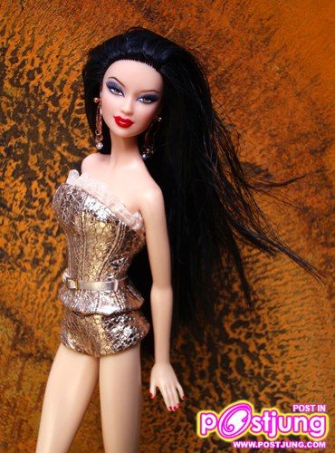 Miss Beauty Doll 2010 ประกวดกันที่ฮ่องกง ตัวแทนสาวไทยคือ นางสาวอภิชญา ไทยพิทักษ์ อายุ 20 ปี