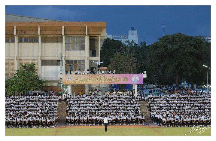 รับน้องประเพณีร้องเพลงประจำมหาวิทยาลัยขอนเเก่น (เชียร์กลาง)