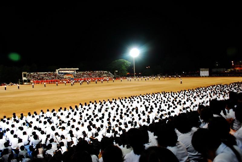 รับน้องประเพณีร้องเพลงประจำมหาวิทยาลัยขอนเเก่น (เชียร์กลาง)