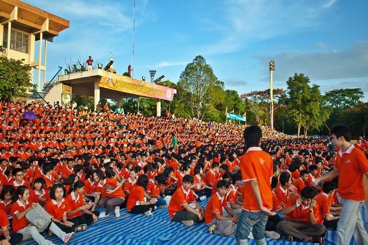 รับน้องประเพณีร้องเพลงประจำมหาวิทยาลัยขอนเเก่น (เชียร์กลาง)