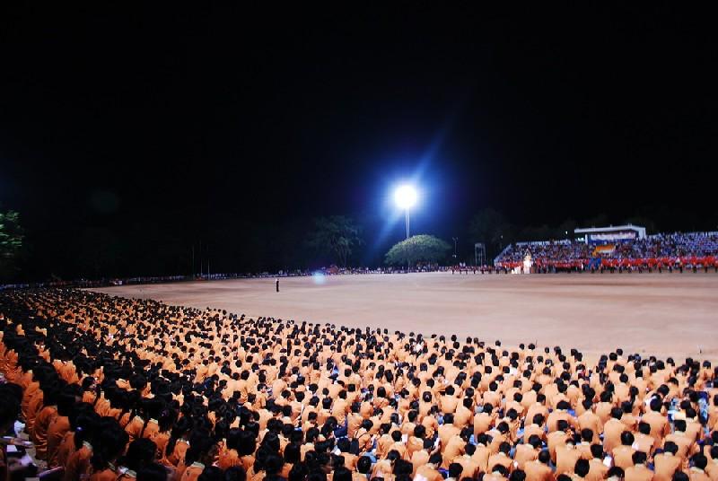 รับน้องประเพณีร้องเพลงประจำมหาวิทยาลัยขอนเเก่น (เชียร์กลาง)