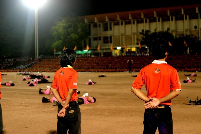 รับน้องประเพณีร้องเพลงประจำมหาวิทยาลัยขอนเเก่น (เชียร์กลาง)