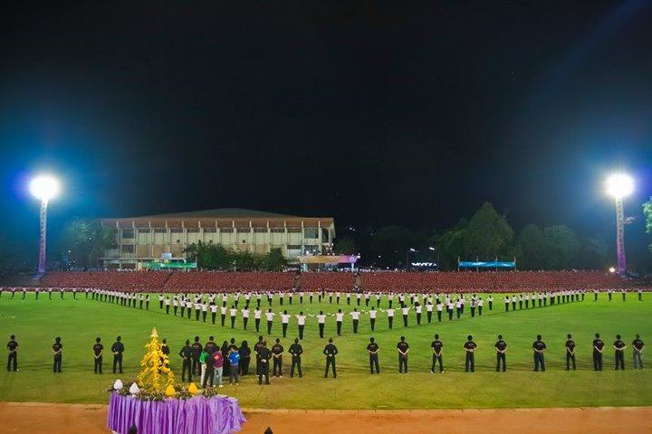 รับน้องประเพณีร้องเพลงประจำมหาวิทยาลัยขอนเเก่น (เชียร์กลาง)