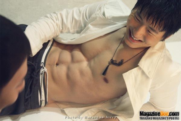 สวัสดีครับผมชื่อ Stephen Sohn นายแบบเกาหลี มีผลงานผ่านสายตามาบ้าง หวังว่าคงจำกันได้นะครับ