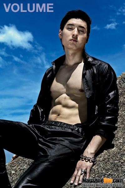 สวัสดีครับผมชื่อ Stephen Sohn นายแบบเกาหลี มีผลงานผ่านสายตามาบ้าง หวังว่าคงจำกันได้นะครับ
