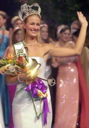 MISS EARTH 2001