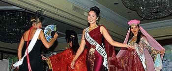 เวที MISS EARTH ถือกำเนิดครั้งแรกในปี 2001 โดนถือสัญชาติฟิลิปปินส์