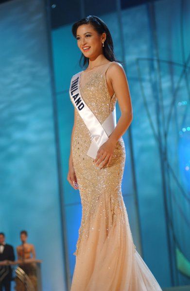มาดูชุดราตรีที่ใส่พร้อมสายสะพาย Miss Thailand กันว่าพวกเธอสวยขนาดไหน