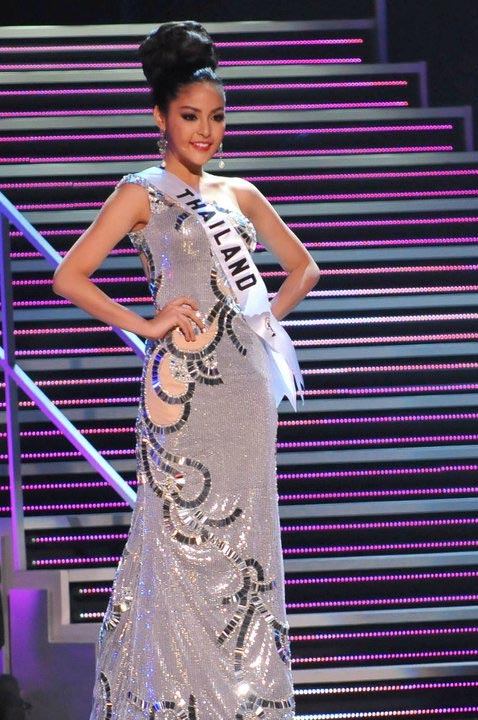 มาดูชุดราตรีที่ใส่พร้อมสายสะพาย Miss Thailand กันว่าพวกเธอสวยขนาดไหน