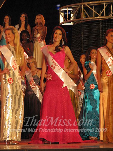มาดูชุดราตรีที่ใส่พร้อมสายสะพาย Miss Thailand กันว่าพวกเธอสวยขนาดไหน