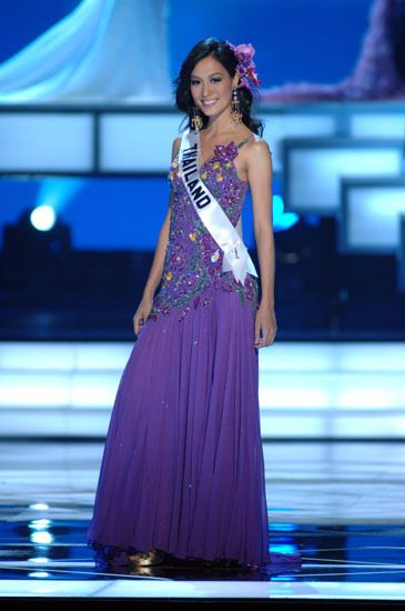 มาดูชุดราตรีที่ใส่พร้อมสายสะพาย Miss Thailand กันว่าพวกเธอสวยขนาดไหน