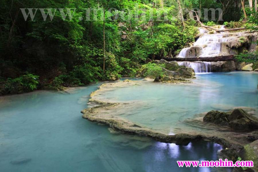 สัมผัสสายน้ำสีมรกตที่น้ำตกเอราวัณ