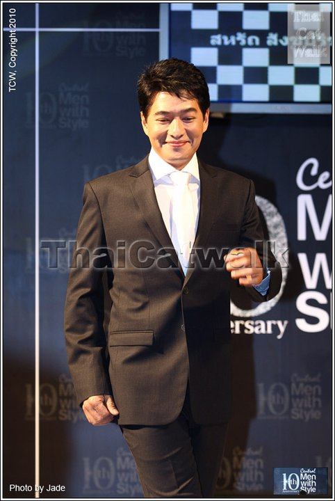 10th anniversal central men Thailand