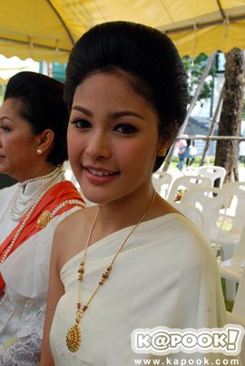 อีกครั้ง รูปฝนทิพย์ @ พิธีบวงสรวงละคร "ทวิภพ" (24 ก.ย.53)