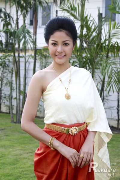 อีกครั้ง รูปฝนทิพย์ @ พิธีบวงสรวงละคร "ทวิภพ" (24 ก.ย.53)