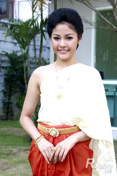 อีกครั้ง รูปฝนทิพย์ @ พิธีบวงสรวงละคร "ทวิภพ" (24 ก.ย.53)