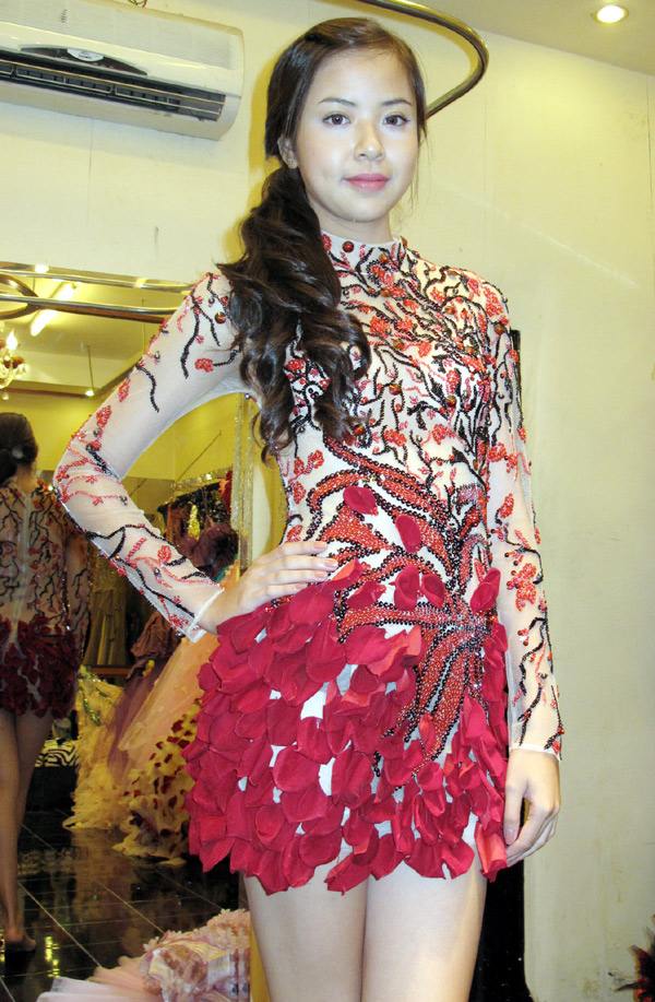 Miss Vietnam World กับชุดของเธอที่จะเอาไปประกวด????