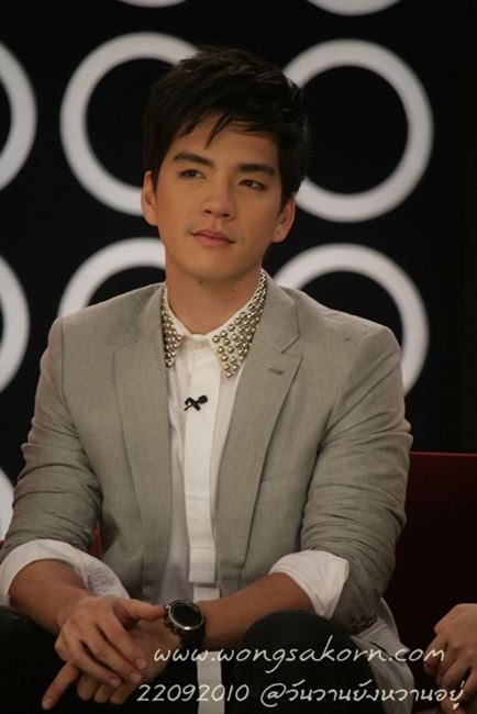 " นิว วงศกร " เก็บตกโชว์กล้ามขาวๆบนเวทีมวยในรายการ วันวานยังหวานอยู่เมื่อคืนวาน....