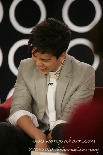 " นิว วงศกร " เก็บตกโชว์กล้ามขาวๆบนเวทีมวยในรายการ วันวานยังหวานอยู่เมื่อคืนวาน....