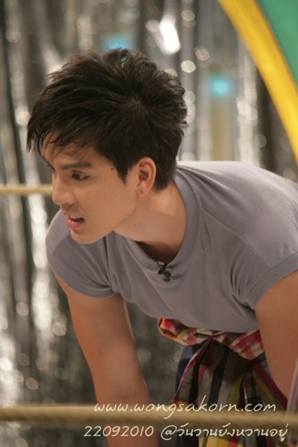 " นิว วงศกร " เก็บตกโชว์กล้ามขาวๆบนเวทีมวยในรายการ วันวานยังหวานอยู่เมื่อคืนวาน....