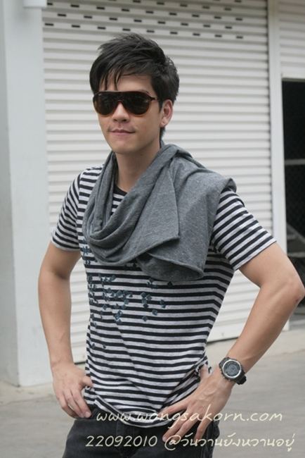 " นิว วงศกร " เก็บตกโชว์กล้ามขาวๆบนเวทีมวยในรายการ วันวานยังหวานอยู่เมื่อคืนวาน....