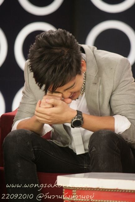 " นิว วงศกร " เก็บตกโชว์กล้ามขาวๆบนเวทีมวยในรายการ วันวานยังหวานอยู่เมื่อคืนวาน....