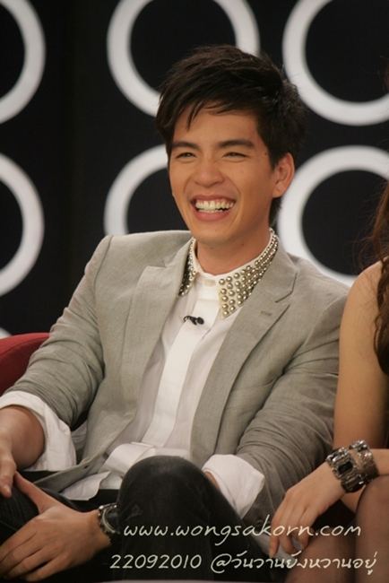 " นิว วงศกร " เก็บตกโชว์กล้ามขาวๆบนเวทีมวยในรายการ วันวานยังหวานอยู่เมื่อคืนวาน....